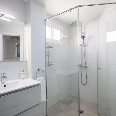 Homeforguest Con Piscina A 50m Del Mar En La Caleta Апартаменты *