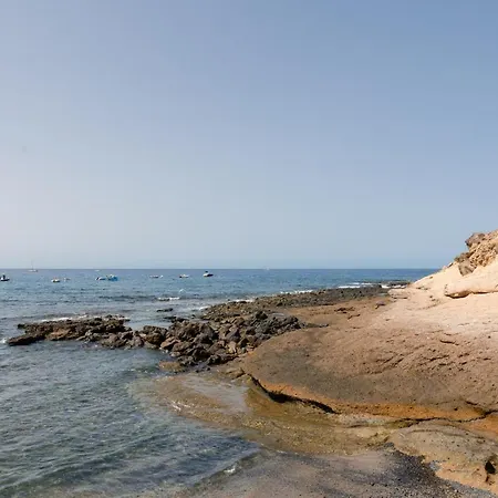 Homeforguest Con Piscina A 50m Del Mar En La Caleta Lägenhet *