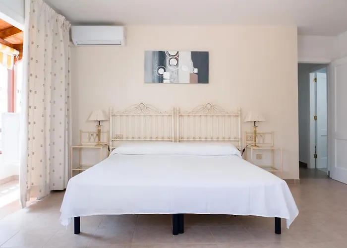 Apartment Homeforguest Con Piscina A 50m Del Mar En La Caleta *