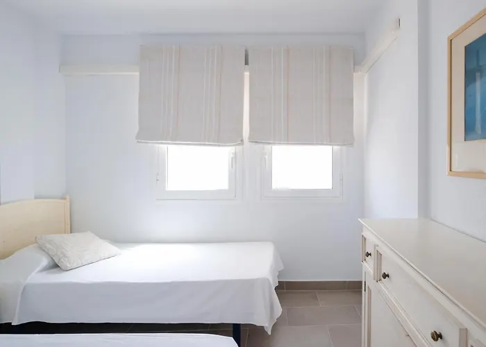 Homeforguest Con Piscina A 50m Del Mar En La Caleta Apartman