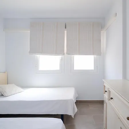 Homeforguest Con Piscina A 50m Del Mar En La Caleta Apartament