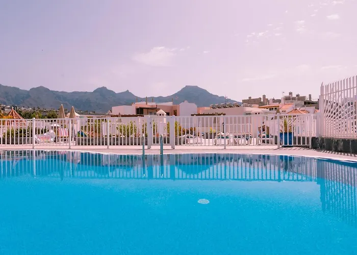 Homeforguest Con Piscina A 50m Del Mar En La Caleta Apartamento