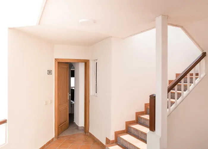 Homeforguest Con Piscina A 50m Del Mar En La Caleta Apartamento *